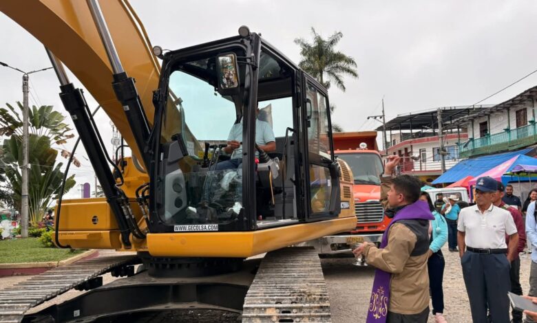 VILLARRICA ESTRENANDO EXCAVADORA
