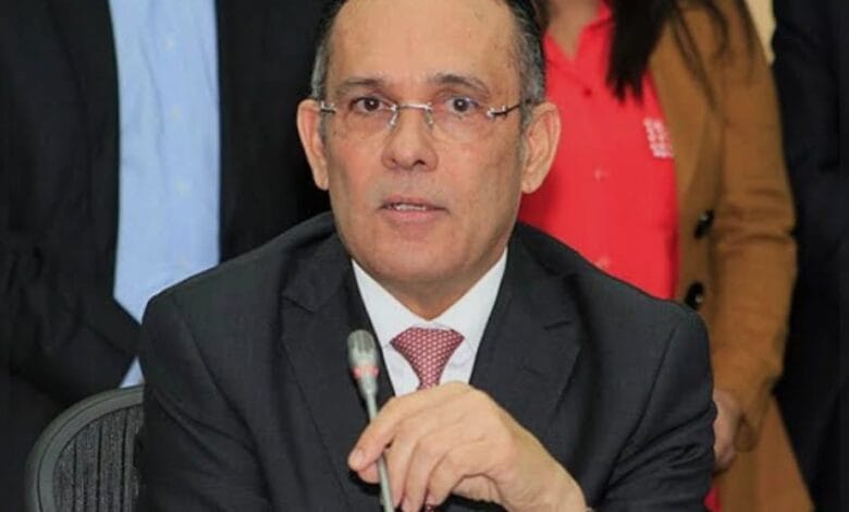 Investigación vincula al senador Efraín Cepeda con presunto cobro de coimas en Barranquilla